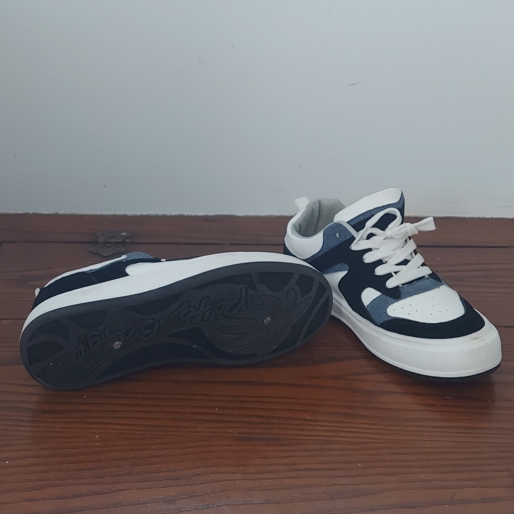 Shoes - Picture 11 of 12